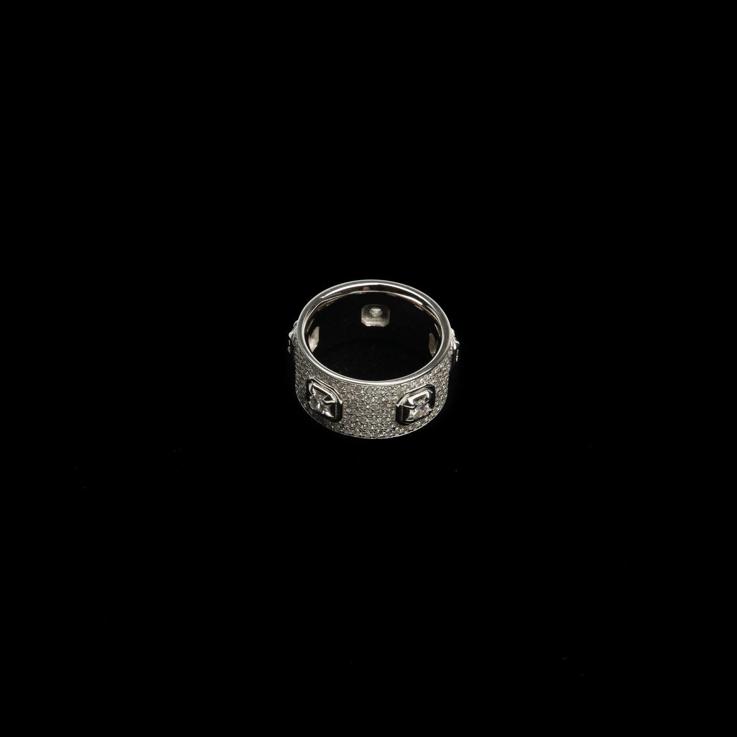 “Buckle” ring